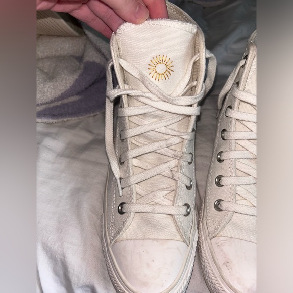 Special edition converse women’s size 8 - Picture 2 of 4